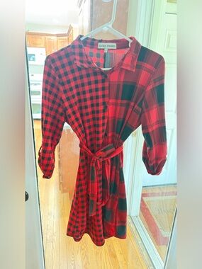 Almost Famous Red & Black Mixed Plaid Shirt Dress with Tie. Sz. Large